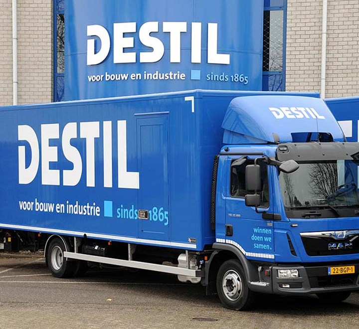 Vrachtwagens met DESTIL logo