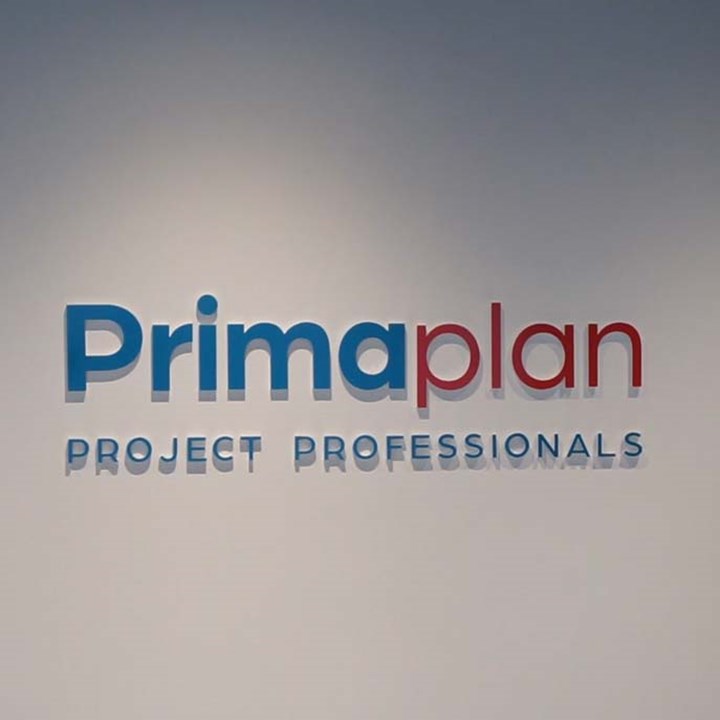 Primaplan logo op muur