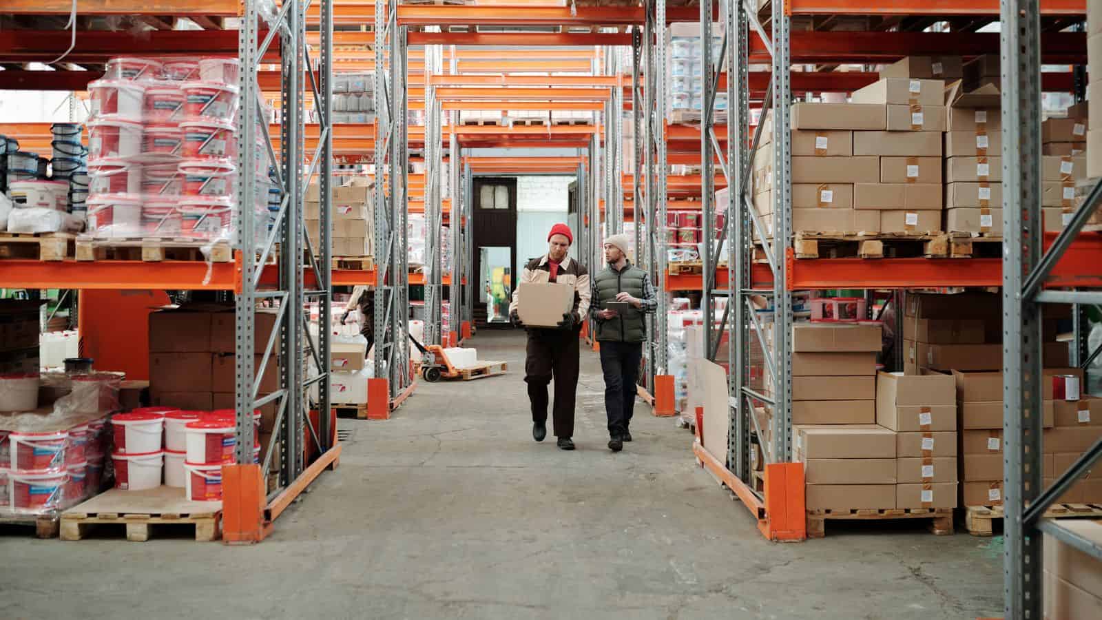 Werken in de logistiek in Maastricht en hoe je werkdag eruitziet